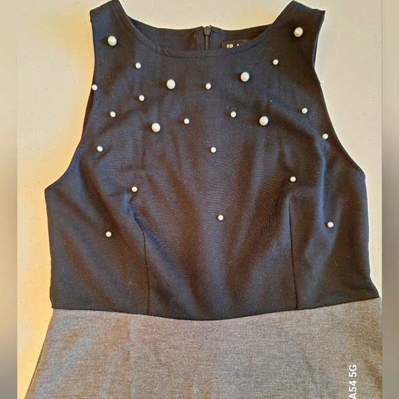 Black and Gray Formal Dress with Pearls at Thigh length and Sleevless - Picture 1 of 4